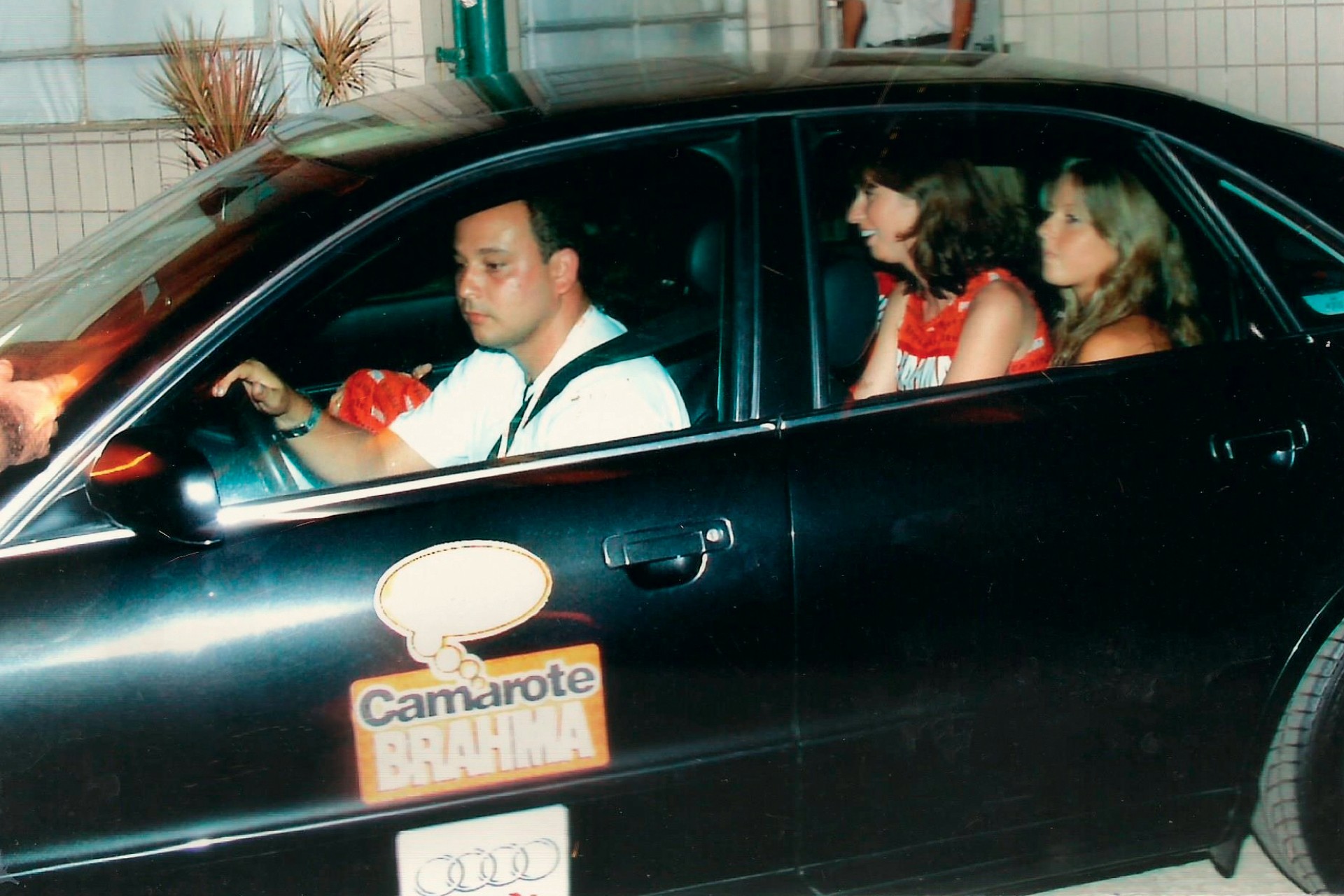 O dia em que Schwarzenegger desfilou de Audi no carnaval e foi até barrado