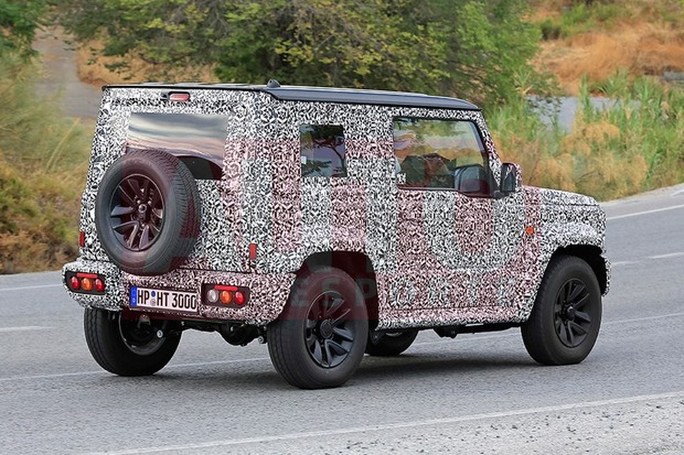 Novo Suzuki Jimny flagrado em testes (Foto: Automedia) — Foto: Auto Esporte