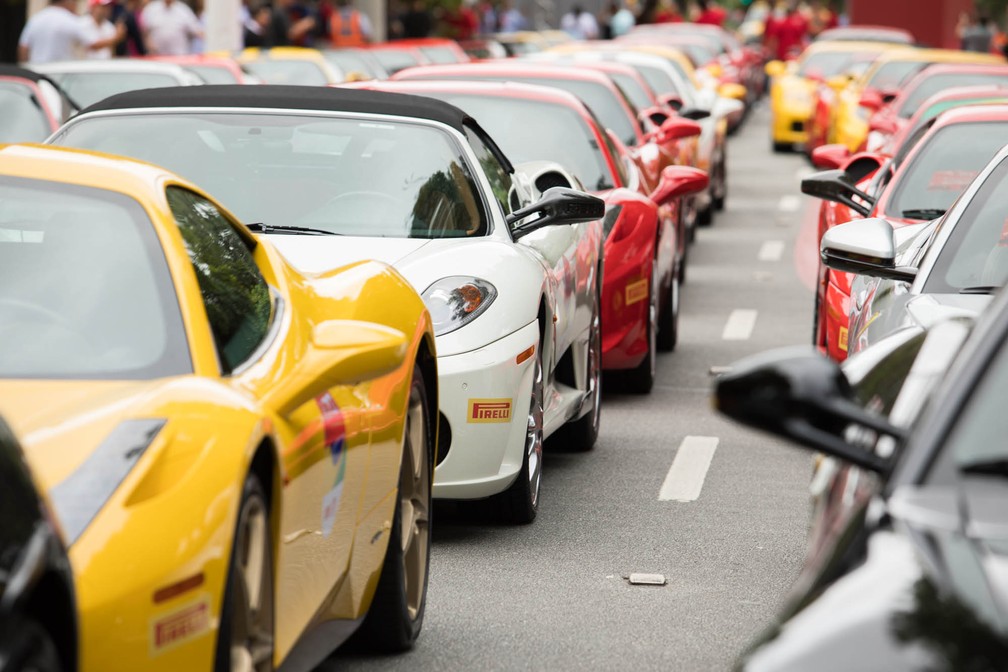 Cerca de 100 veículos da marca italiana percorreram as ruas de São Paulo  — Foto: Celso Tavares/G1