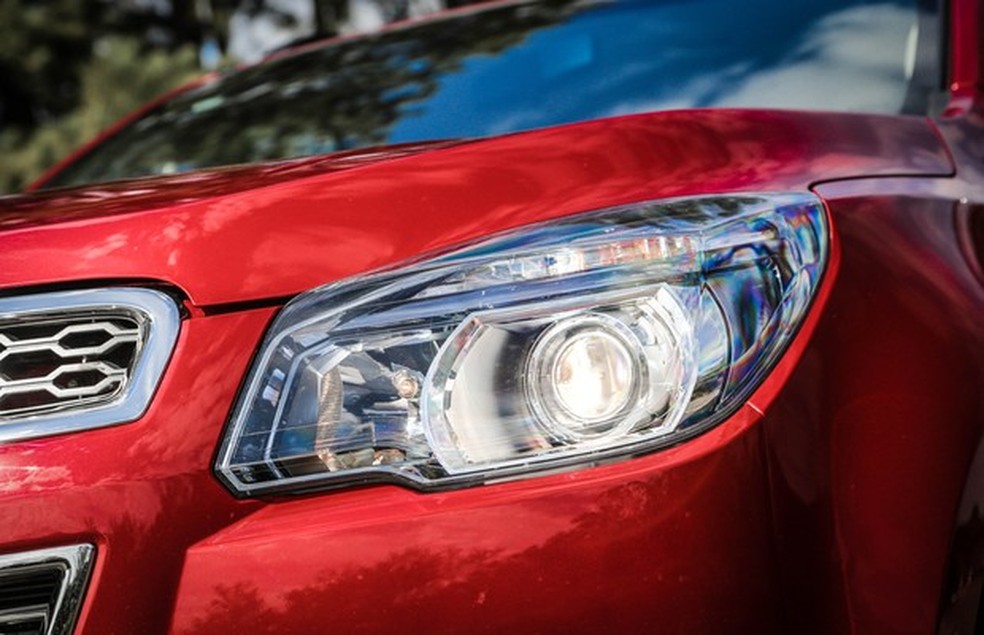 Farol da Chevrolet S10 High Country (Foto: Rafael Munhoz / Auto News Brasil) — Foto: Auto Esporte