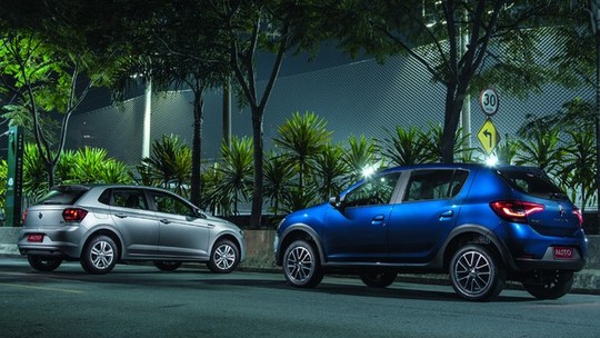 Comparativo: novo Renault Sandero melhorou, mas será que vence o Volkswagen Polo?