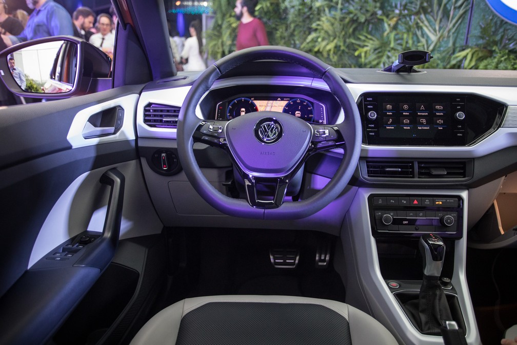 Visão do motorista no Volkswagen T-Cross — Foto: Fábio Tito/G1