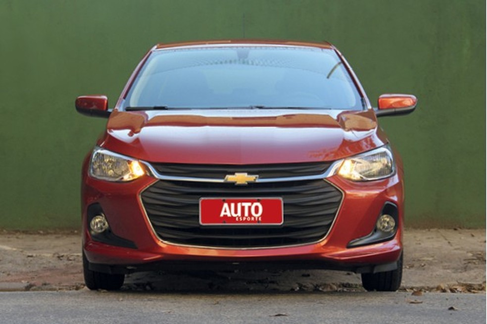Chevrolet Onix LT 1.0 turbo abre a lista de opções — Foto: Autoesporte