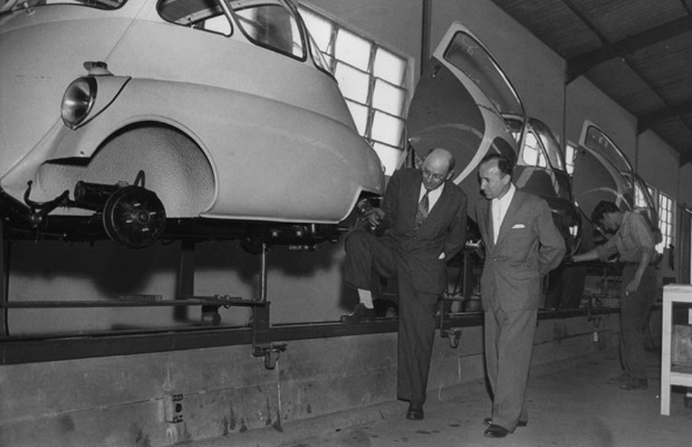 Américo Emilio Romi (à esquerda) e o enteado dele Carlos Chiti (Foto: Jornal O 3PWEB) — Foto: Auto Esporte
