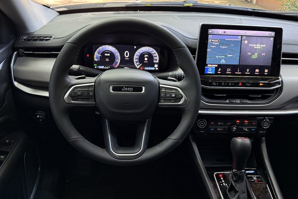 Jeep Compass Longitude: direção leve e com muitos rebotes — Foto: André Schaun/Auto News Brasil