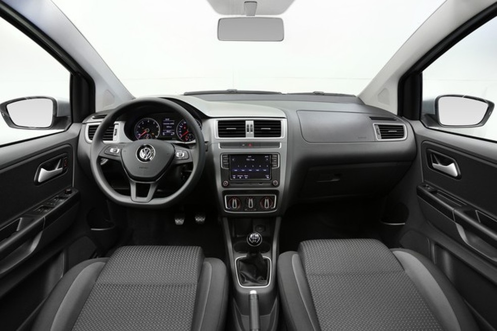 Interior do Volkswagen Fox Connect 2018 (Foto: Divulgação) — Foto: Auto Esporte
