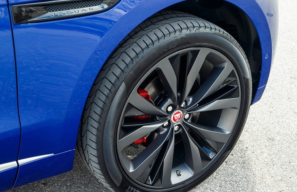 Jaguar F-Pace First Edition tem rodas de 22 polegadas (Foto: Divulgação) — Foto: Auto Esporte