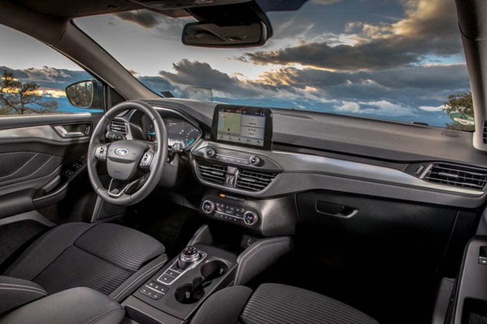 Painel ganhou linhas mais ousadas, com direito a tela flutuante (Foto: Divulgação) — Foto: Auto Esporte