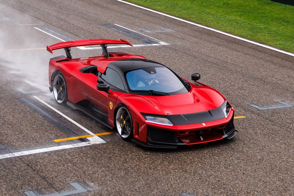Ferrari F80 vai a 200 km/h muito mais rápido do que a maioria dos carros chega aos 100 km/h — Foto: Divulgação