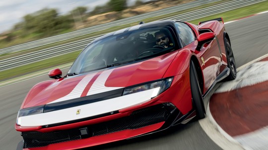 Teste: Ferrari 849 Testarossa tem 1.050 cv e chega a 200 km/h em 6 segundos