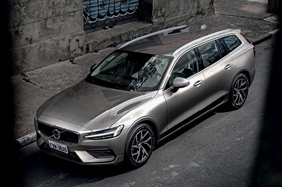 Volvo V60 Momentum T5 (Foto: Fabio Aro) — Foto: Auto Esporte