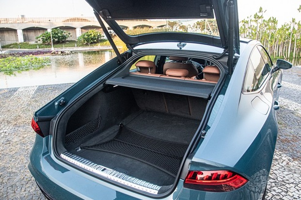 Porta-malas mais parece o de uma perua (Foto: Divulgação) — Foto: Auto Esporte
