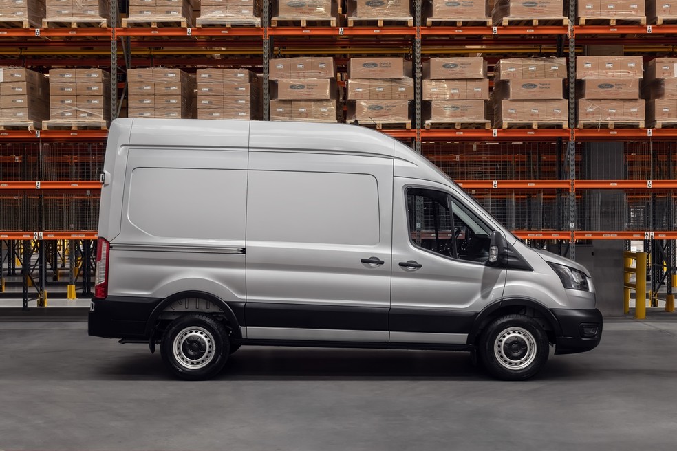  Ford Transit finalmente llega a Brasil en versión van, pero aún necesita chasis