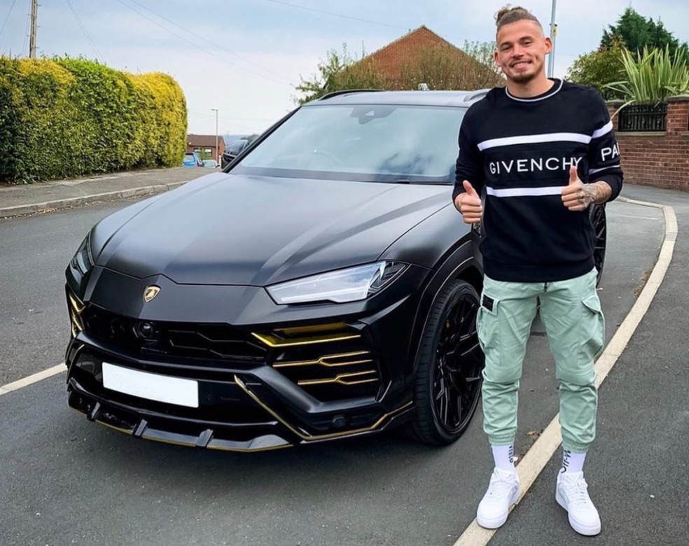 Kalvin Phillips, titular do Leeds e da seleção da Inglaterra, comprou um Lamborghini Urus e mandou personalizar  — Foto: Instagram 