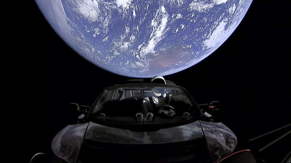 Tesla Roadster levará 6 meses para se aproximar de Marte — Foto: SpaceX via AP