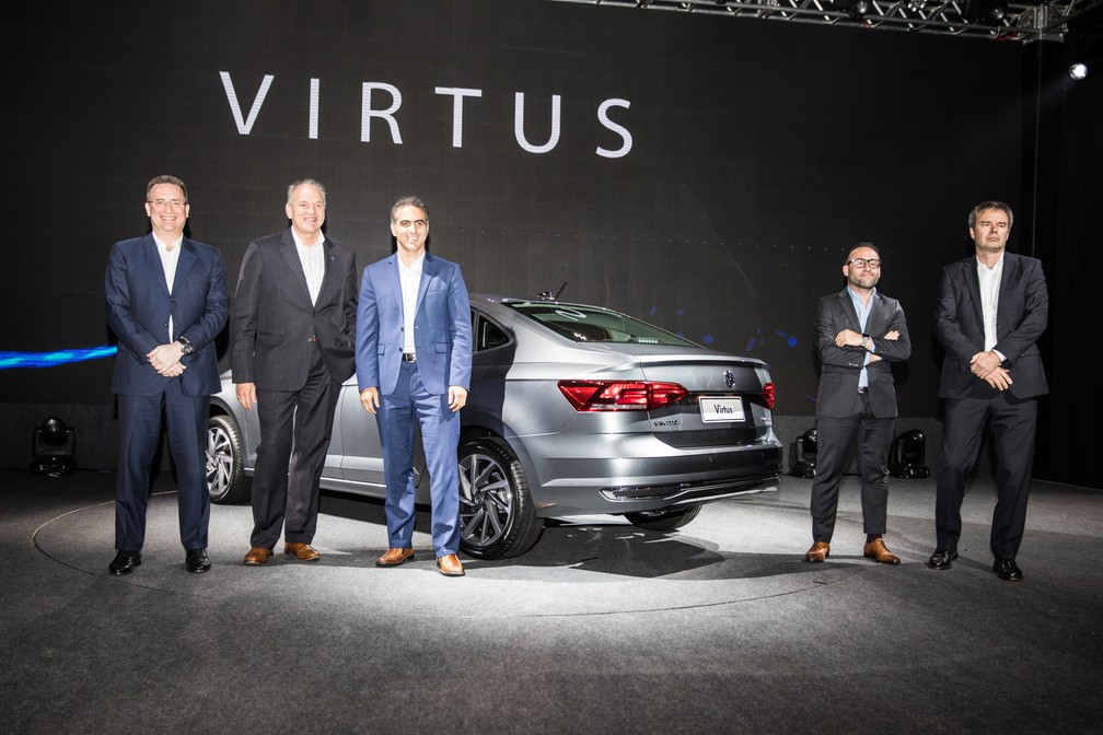 Executivos da Volkswagen vieram a São Paulo apresentar o carro desenvolvido no Brasil — Foto: Fábio Tito/G1
