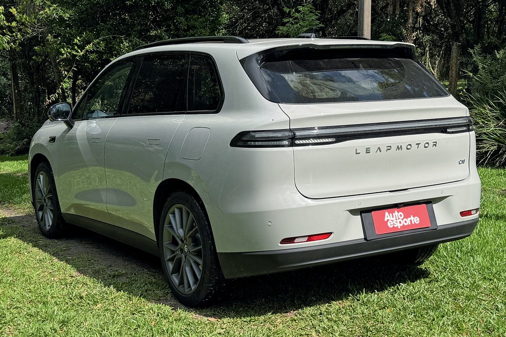 Leapmotor C10 tem bom espaço interno e é confortável para os passageiros  — Foto: Vitória Drehmer/Auto News Brasil