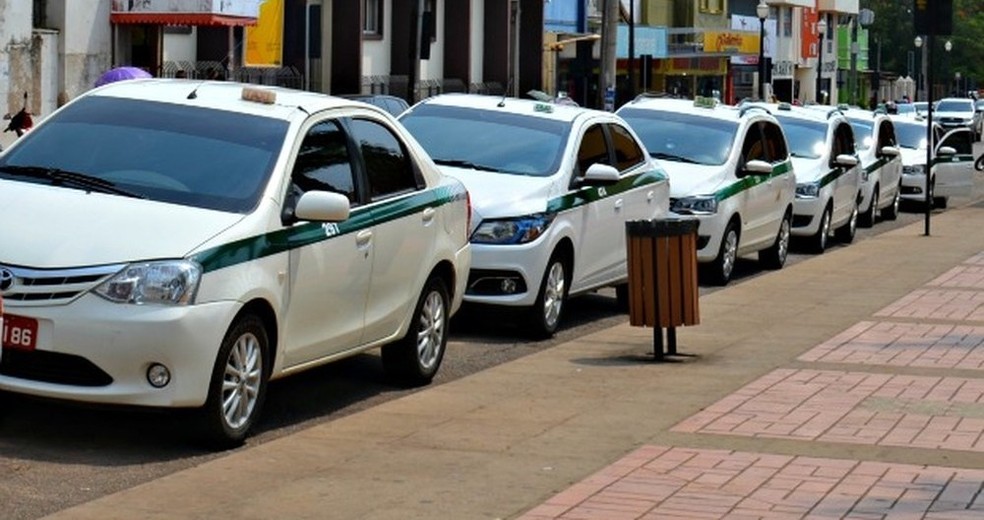 Vendas para taxistas são contadas como diretas; modalidade teve aumento de 28% nos emplacamentos, em relação a 2016 — Foto: Quésia Melo/G1