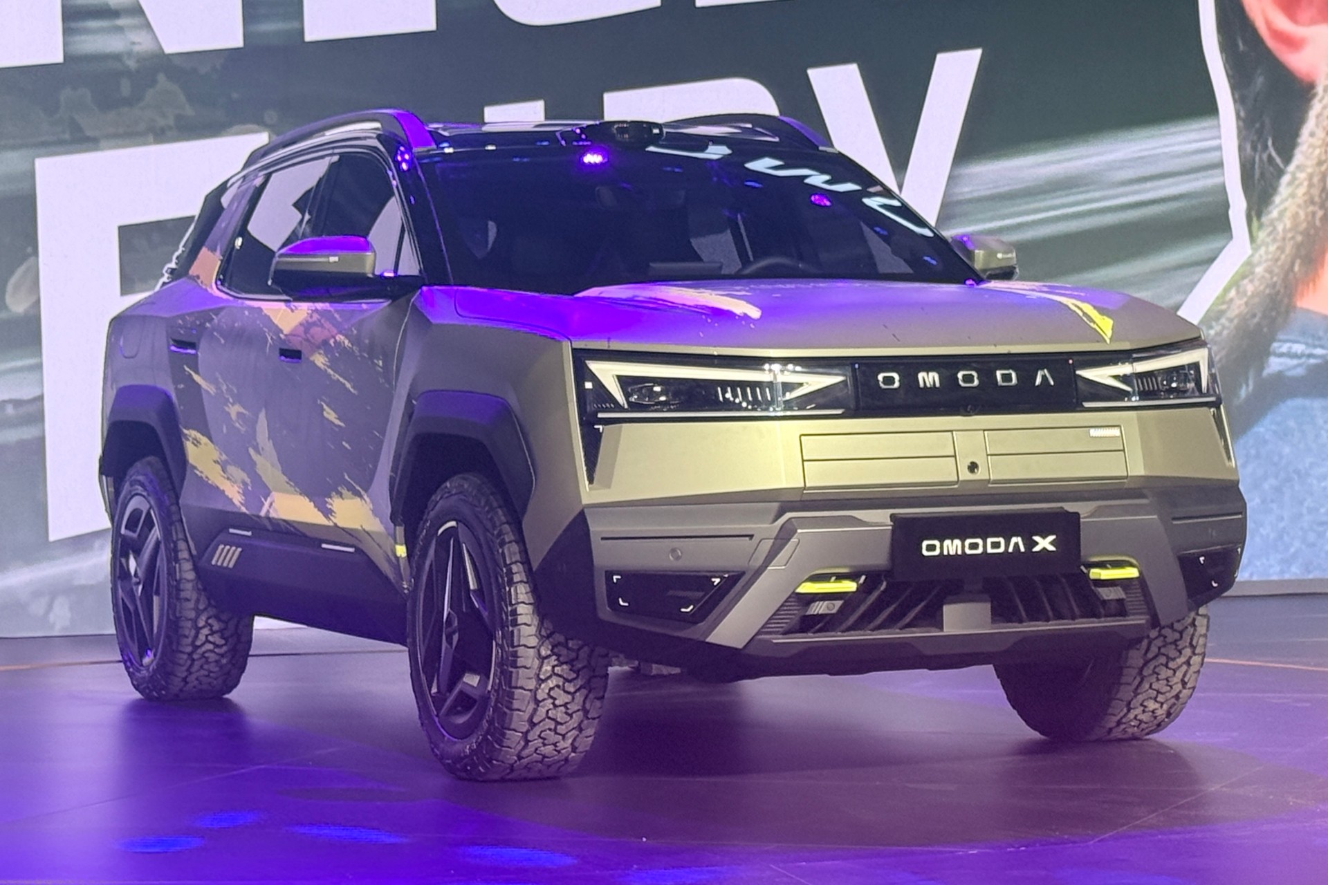 Omoda X é SUV inspirado no Megazord com visual de armadura e visão noturna