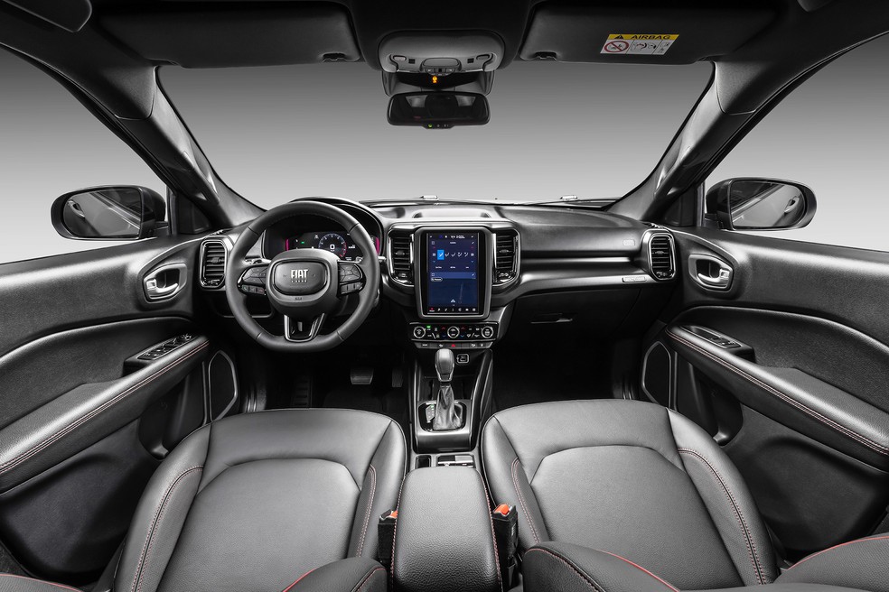 Fiat Toro 2026 teve poucas mudanças no interior — Foto: Divulgação