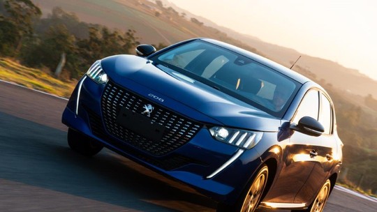 Fábrica aumenta preço do Peugeot 208; lojas dão desconto, mas vendas continuam em baixa