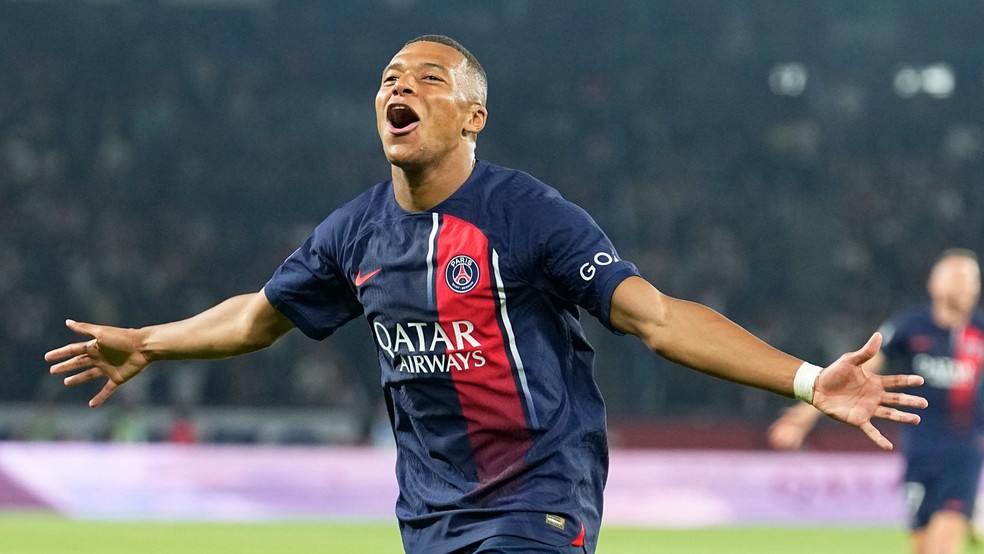 Kylian Mbappé deixa o PSG com 5 títulos, 255 gols e 96 assistências em 306 partidas — Foto: Reprodução/SkySports