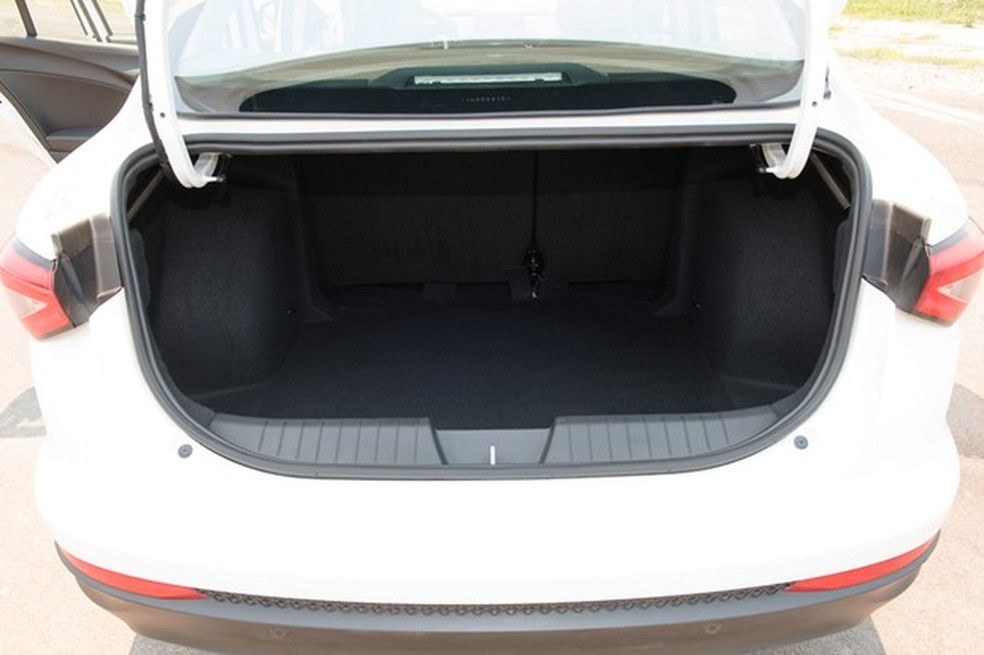 Fiat Cronos tem porta-malas de 525 litros (Foto: Divulgação) — Foto: Auto Esporte
