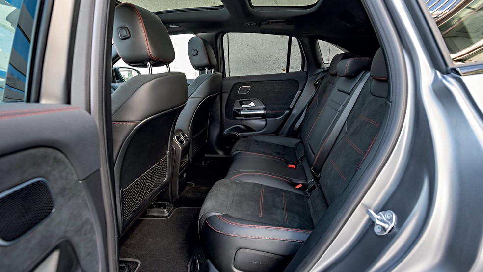 Mercedes-Benz EQA tem bom espaço interno - assoalho é plano — Foto: Divulgação
