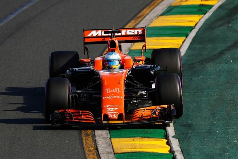 Fernando Alonso, principal piloto da McLaren, abandonou etapa de estreia de 2017 (Foto: Divulgação) — Foto: Auto Esporte