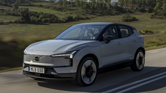 Volvo vai aumentar preços com a volta do imposto de importação; EX30 ficará mais caro antes da estreia