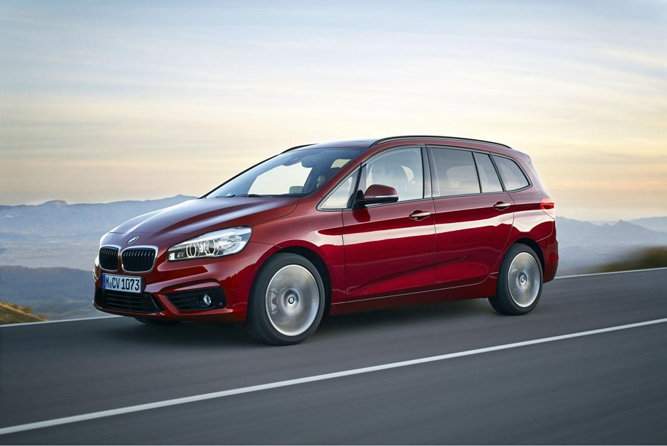 O modelo será oferecido em cinco motorizações. Confira as versões e motorizações a seguir. 