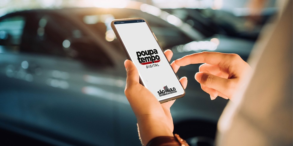 Veja como utilizar o aplicativo do Poupatempo durante o processo de transferência de propriedade de veículos — Foto: Montagem/Auto News Brasil