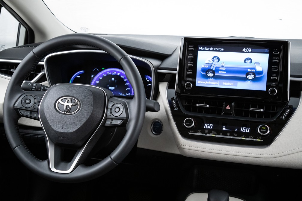 Painel do Toyota Corolla Altis híbrido — Foto: Divulgação/Toyota