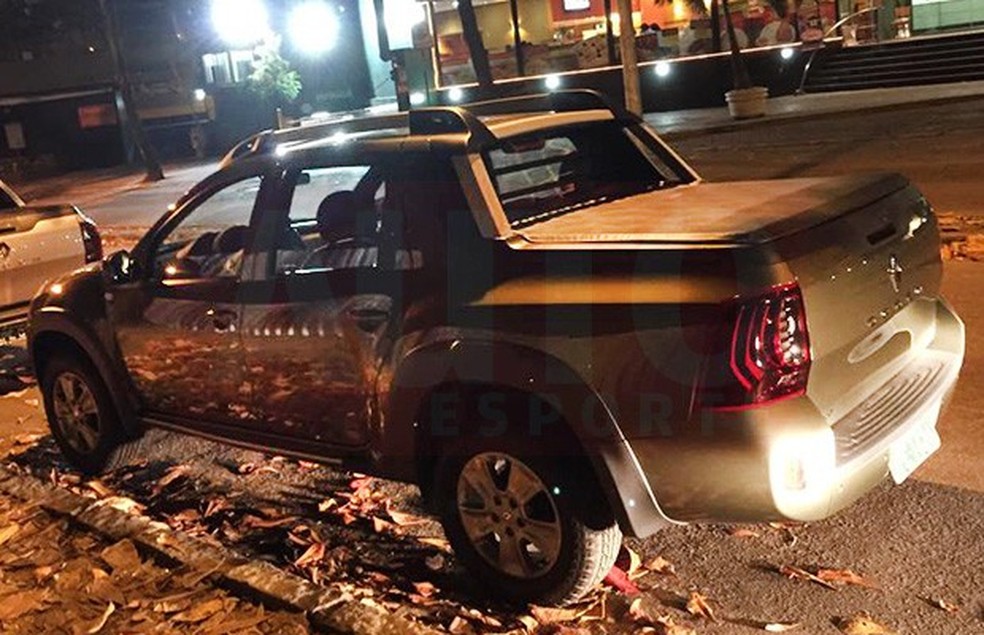 Renault Duster Oroch flagrada no RJ (Foto: Eric Valentino Rocha) — Foto: Auto Esporte