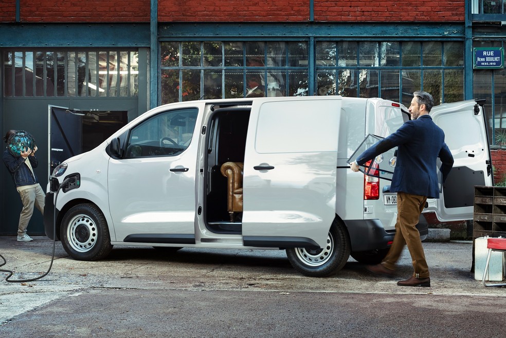 Citroën Ë-Jumpy consegue carregar 80% de sua bateria em até 45 minutos em uma fonte de carga rápida — Foto: Divulgação
