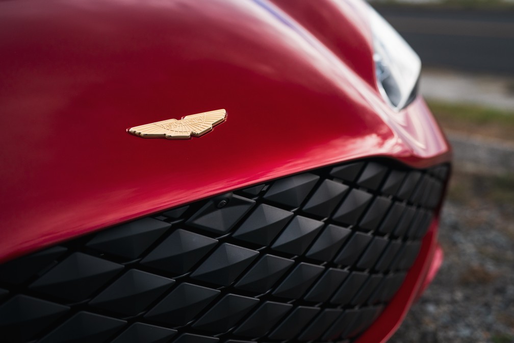 Aston Martin DBS GT Zagato com detalhes de ouro — Foto: Divulgação