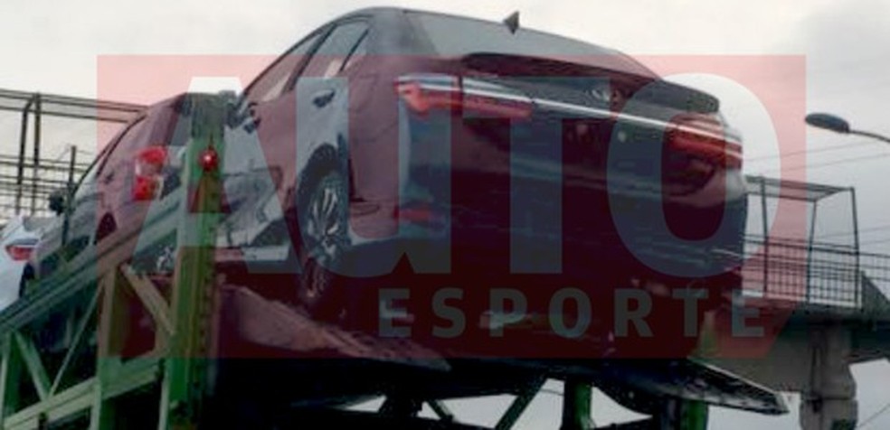 Novo Toyota Corolla XRS flagrado a caminho da concessionária (Foto: Leandro Alvares/Auto News Brasil) — Foto: Auto Esporte