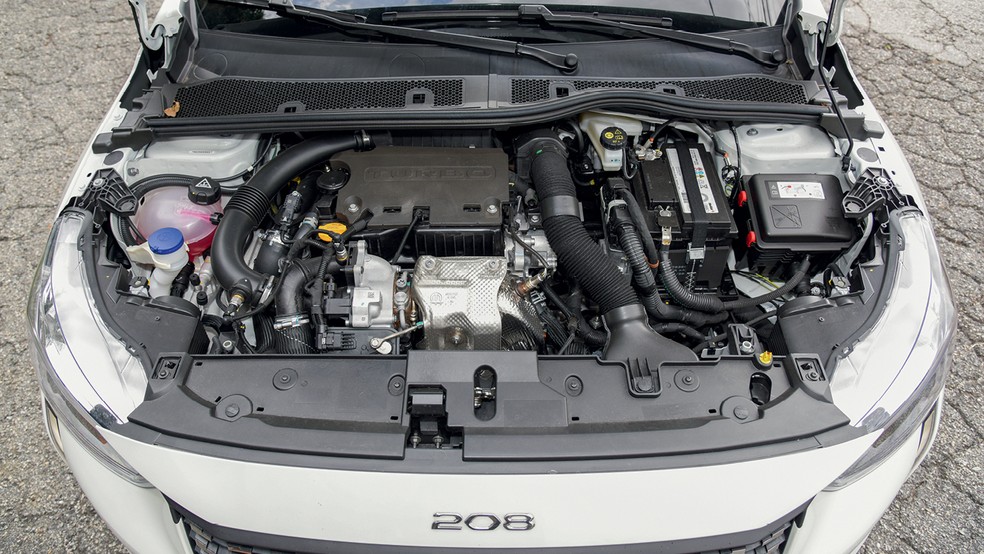 Peugeot 208 Allure faz até 14,1 km/l na estrada com gasolina — Foto: Murilo Góes/Auto News Brasil