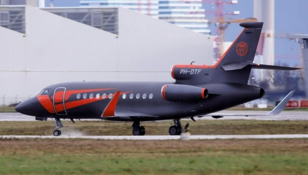 Jatinho particular do piloto Max Verstappen pertenceu ao empresário Richard Branson — Foto: Reprodução