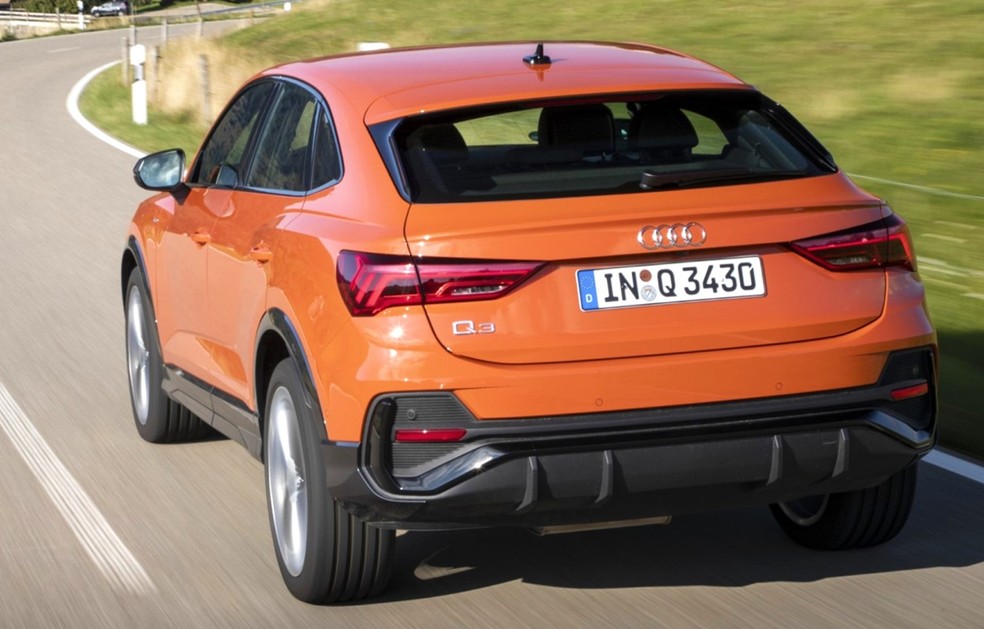 Audi Q3 Sportback tem visual de cupê, seguindo a tendência do irmão Q5 Sportback — Foto: Divulgação