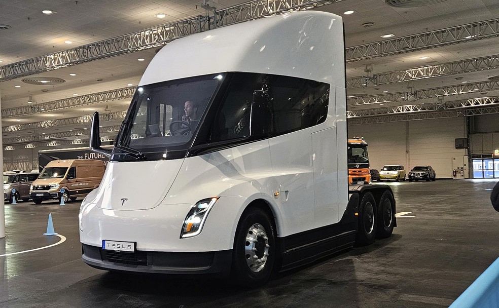 Tesla Semi dianteira movimento — Foto: Jady Peroni/Auto News Brasil