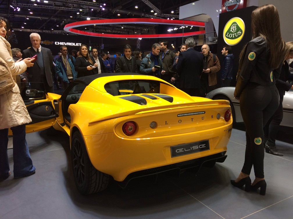 Modelo de entrada, o Lotus Elise não sairá por menos de US$ 90 mil na Argentina — Foto: Peter Fussy / G1