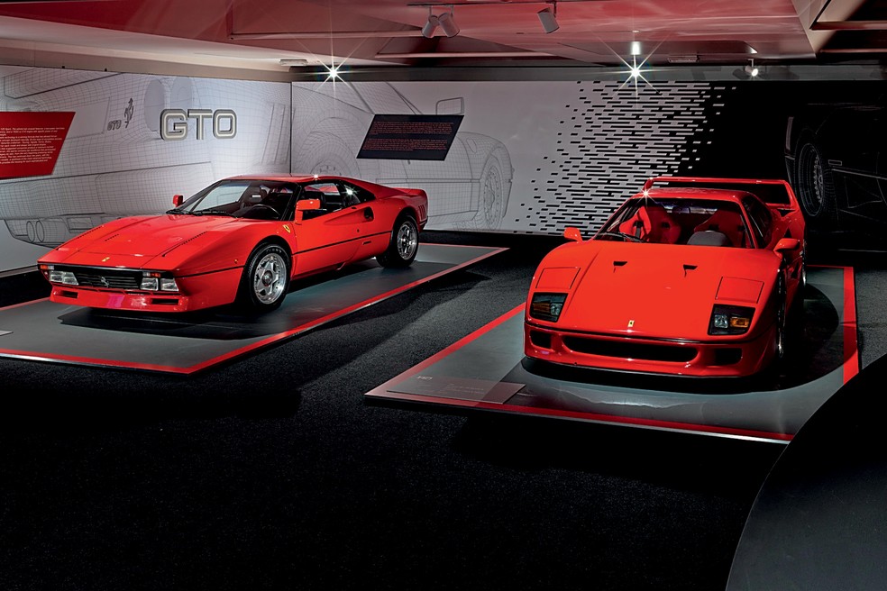Ferrari GTO e F40 são alguns dos carros mais icônicos do Museu da Ferrari em Maranello — Foto: Vitória Drehmer/Auto News Brasil