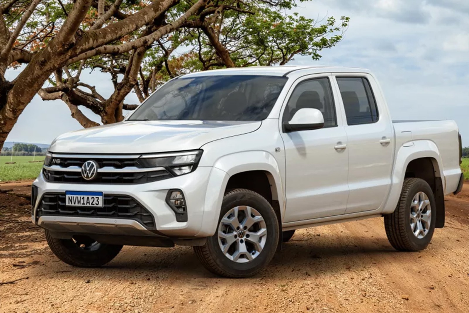 Volkswagen Amarok Comfortline 2025 dianteira direita estática — Foto: Divulgação/Volkswagen