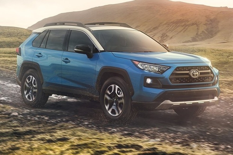 Versão aventureira do novo RAV4 repete o estilo do antigo Bandeirante na pintura bicolor (Foto: Divulgação) — Foto: Auto Esporte