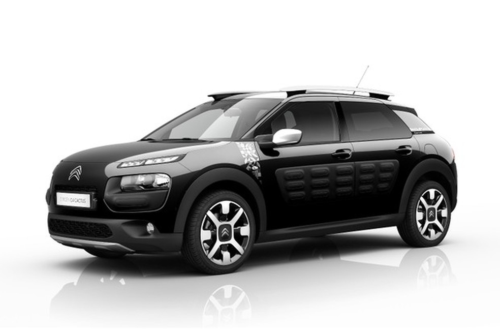 Citroën C4 Cactus europeu tem janela traseira basculante e proteções nas portas (Foto: Divulgação) — Foto: Auto Esporte