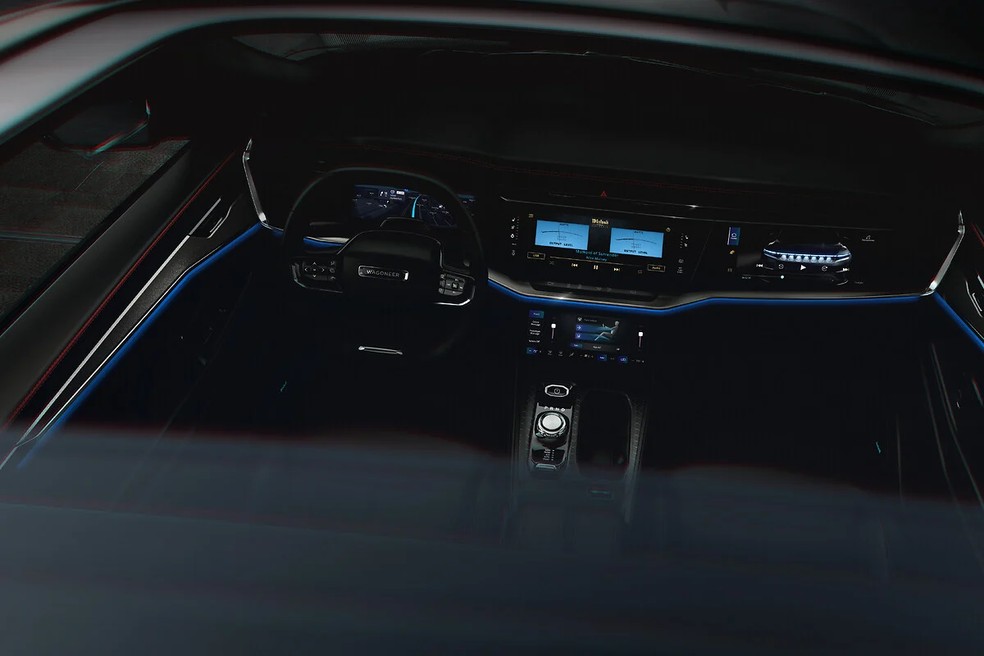 Novo SUV conta com teto solar panorâmico e quatro telas entre central multimídia e painel de controle  — Foto: Divulgação