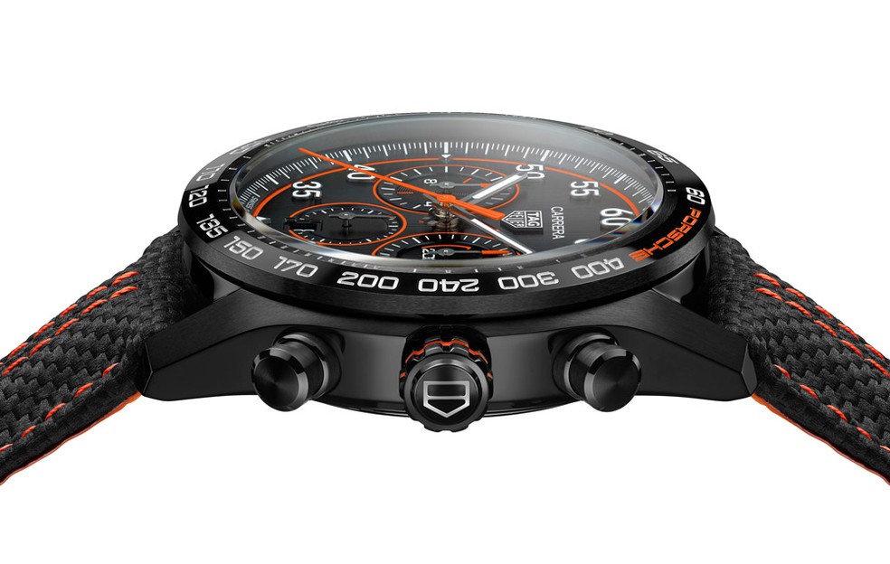 Novo relógio da TAG Heuer em parceria com a Porsche tem detalhes da cor laranja — Foto: Divulgação