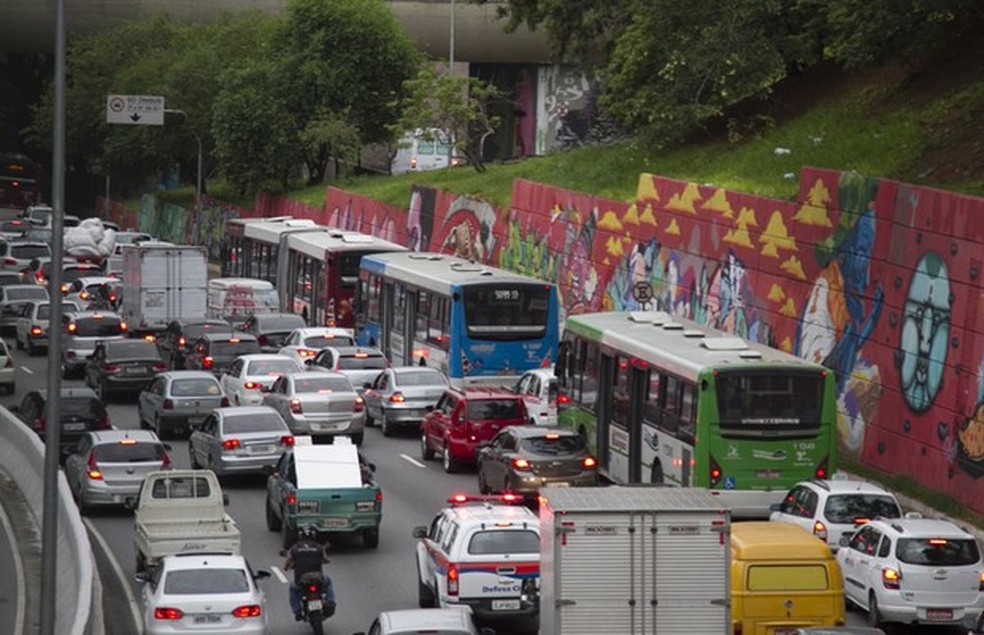 Cerca de 26% dos caminhões brasileiros foram fabricados há pelo menos 30 anos  — Foto: Auto Esporte