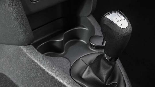 Renault deixa de oferecer câmbio automatizado para Sandero e Logan, que devem ganhar transmissão CVT
